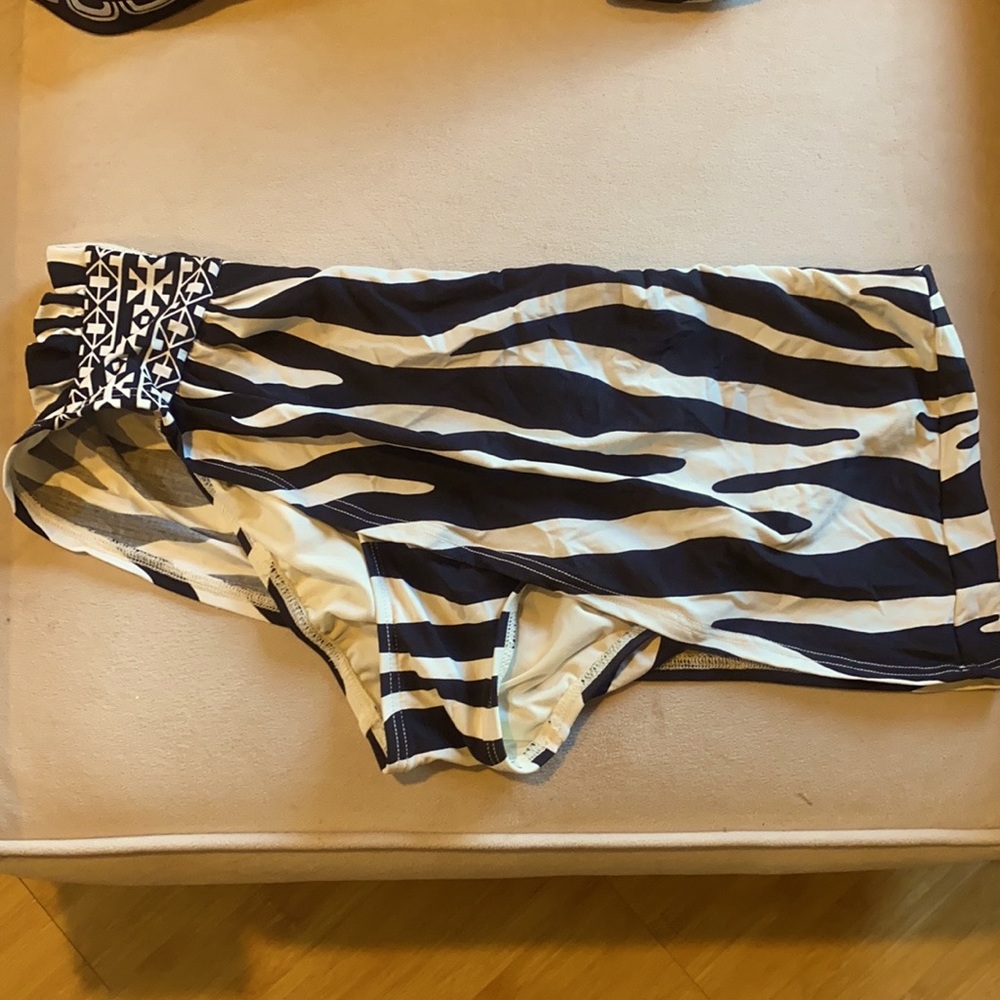 Women’s swim bottom. Black/white. large
